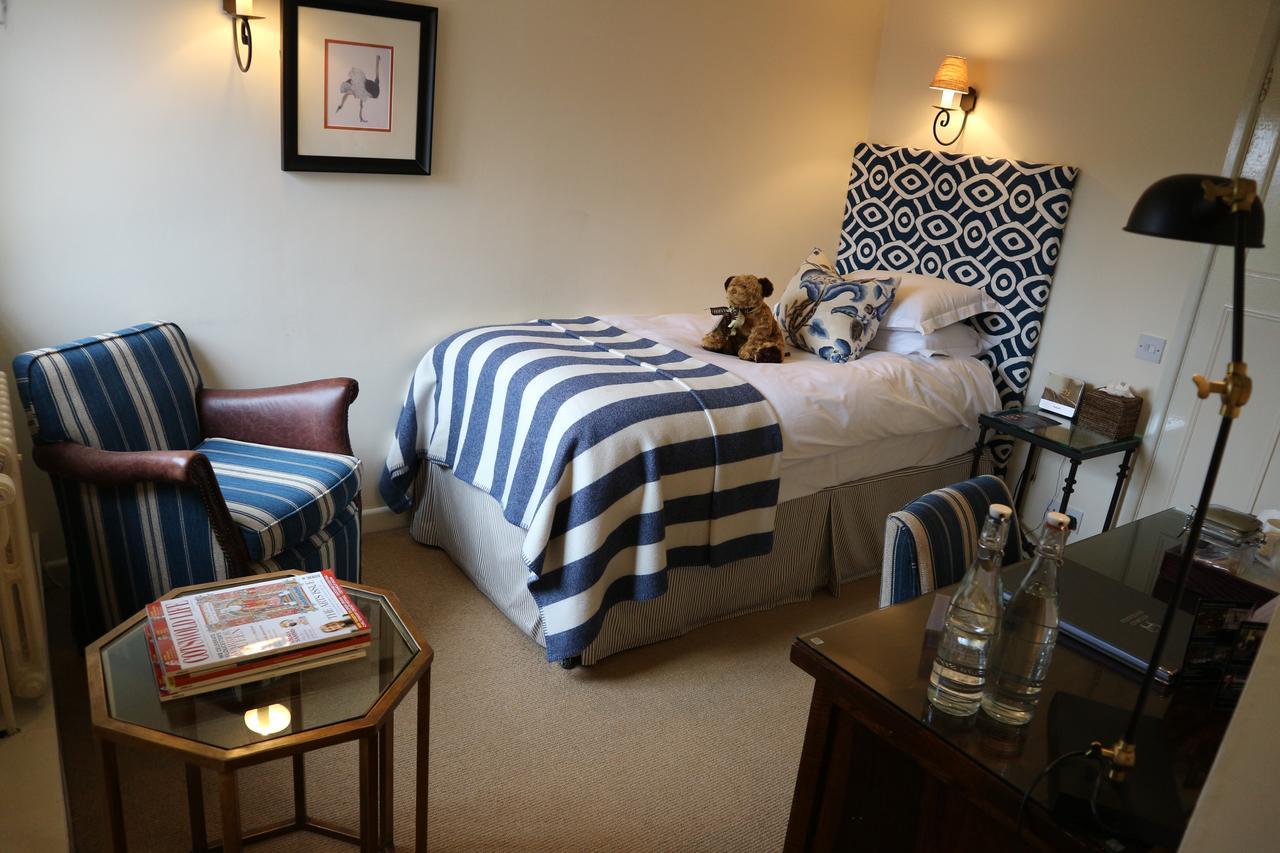 The Manor House Hotel Moreton-in-Marsh Room photo